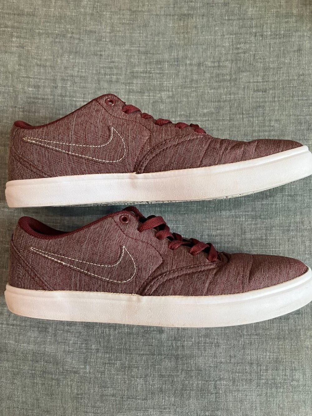 Nike SB Check Canvas Skate Shoes Men's 9.5 Burgundy Red Sneakers Low Top